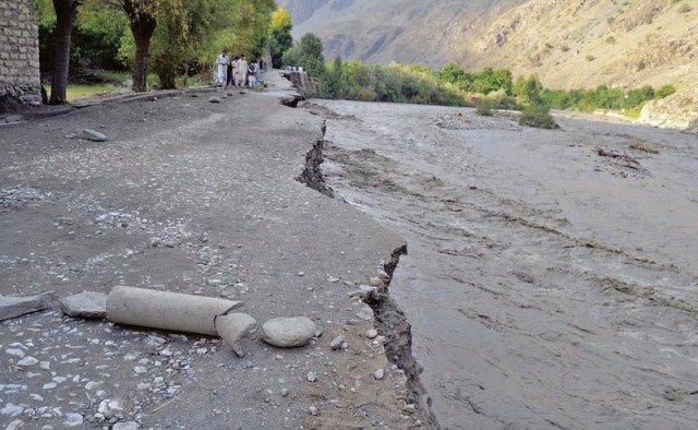 Rescuers Save 200 Stranded Amid Chitral Flash Floods Rescuers Save 200 Stranded Amid Chitral Flash Floods