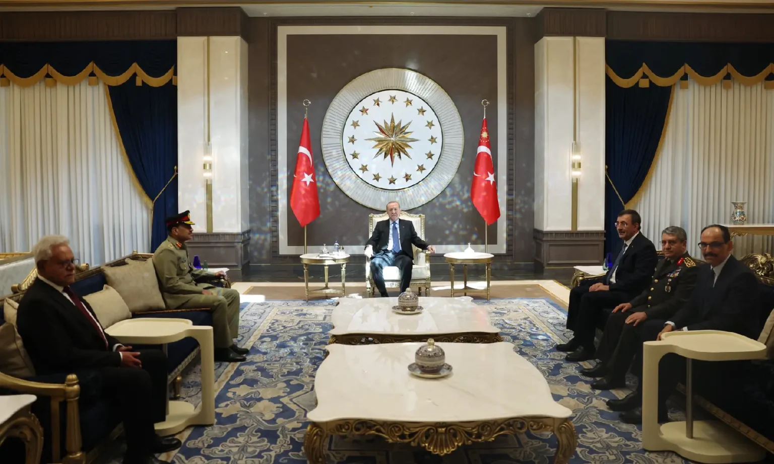 CDF Munir meets Turkish President Erdogan, armed forces chief in Ankara