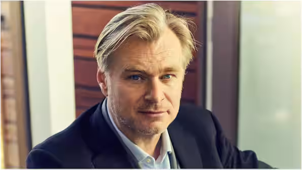 Christopher Nolan’s Phone-Free Casting Story Wins Fans Online Christopher Nolan's Phone-Free Casting Story Wins Fans Online