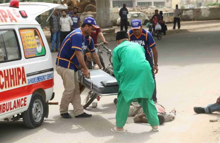 Sleeping Flower Seller Dies In Karachi Hit-And-Run Tragedy Sleeping Flower Seller Dies In Karachi Hit-And-Run Tragedy