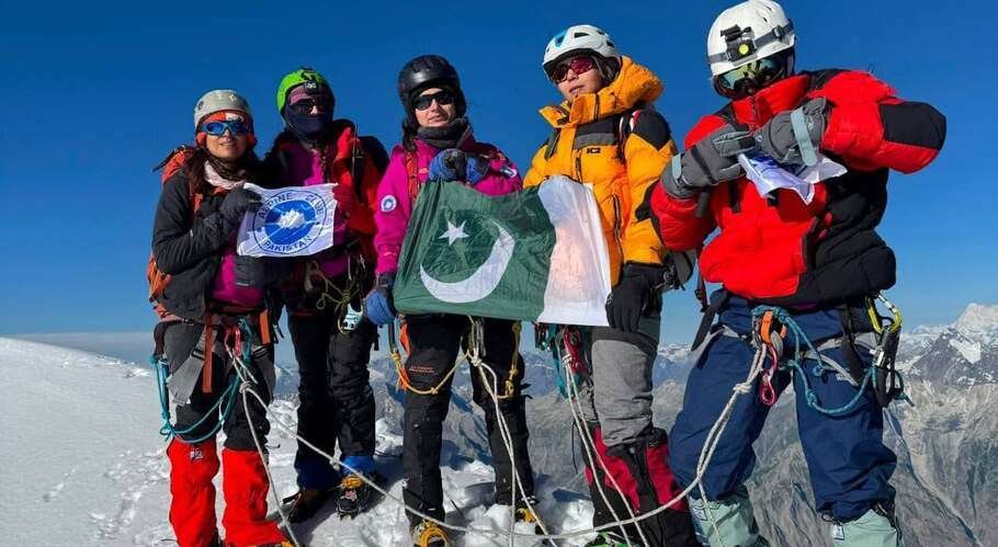 Eight Pakistani Women Make History by Scaling 6,040-Meter Khusrgang Peak Eight Pakistani Women Make History by Scaling 6,040-Meter Khusrgang Peak