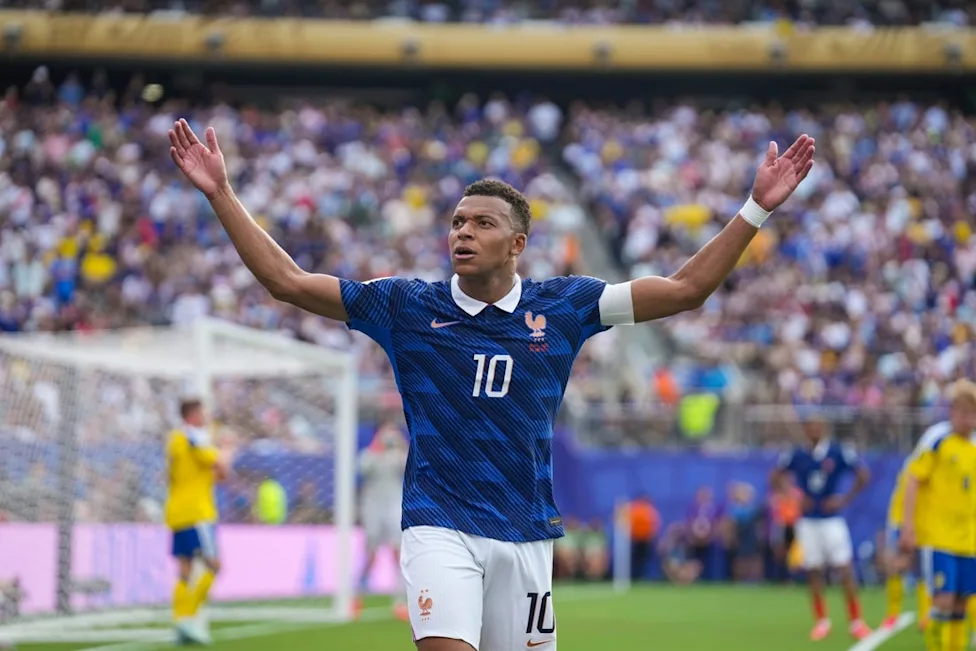Mbappe Penalty Sends France Past Paraguay Into World Cup Quarter-Finals