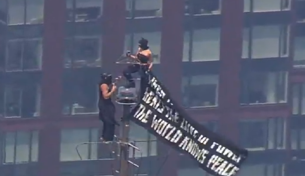 2 people climb the Empire State Building in New York to fly a flag: Watch the video