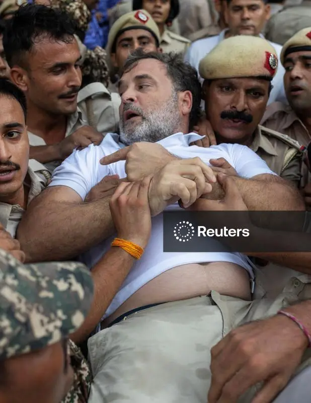 Opposition protests over education controversy split across New Delhi as pressure mounts on government(watch video)