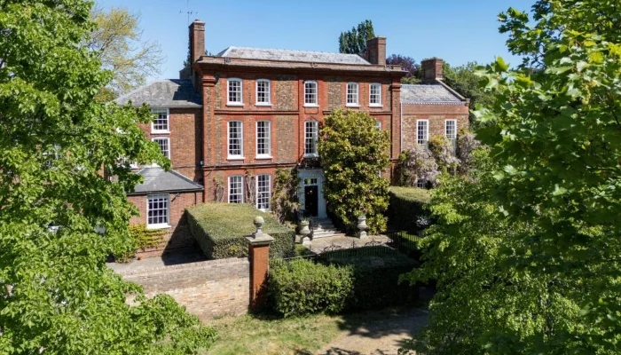 Former London Home of Jemima Khan and Imran Khan Listed for Sale Former London Home of Imran Khan and Jemima Khan Listed for ยฃ25 Million