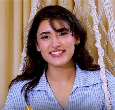 Sahar Hashmi Sparks Speculation Over Bano’s Fate in “Zanjeerain” With BTS Post Sahar Hashmi Sparks Speculation Over Bano's Fate in Zanjeerain With BTS Post