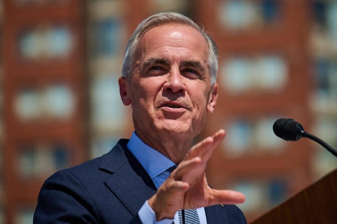 Carney Jokes About Teleprompter Glitch With Reference to Trump Carney Jokes About Teleprompter Glitch With Reference to Trump