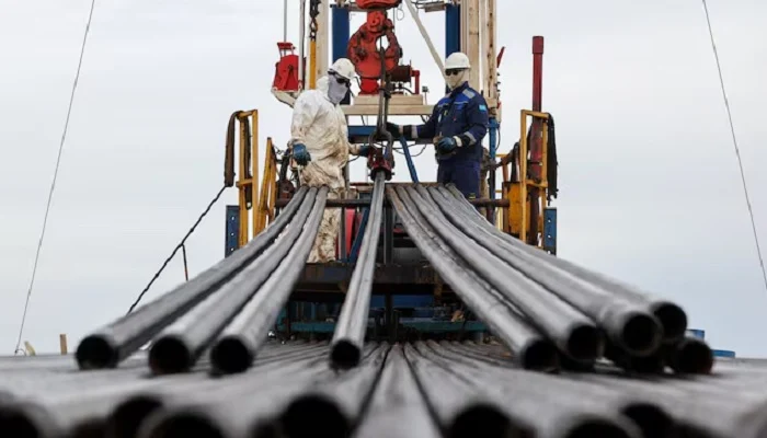 Hormuz Crisis? Oil Holds Gains as Tanker Attacks Threaten Global Supply