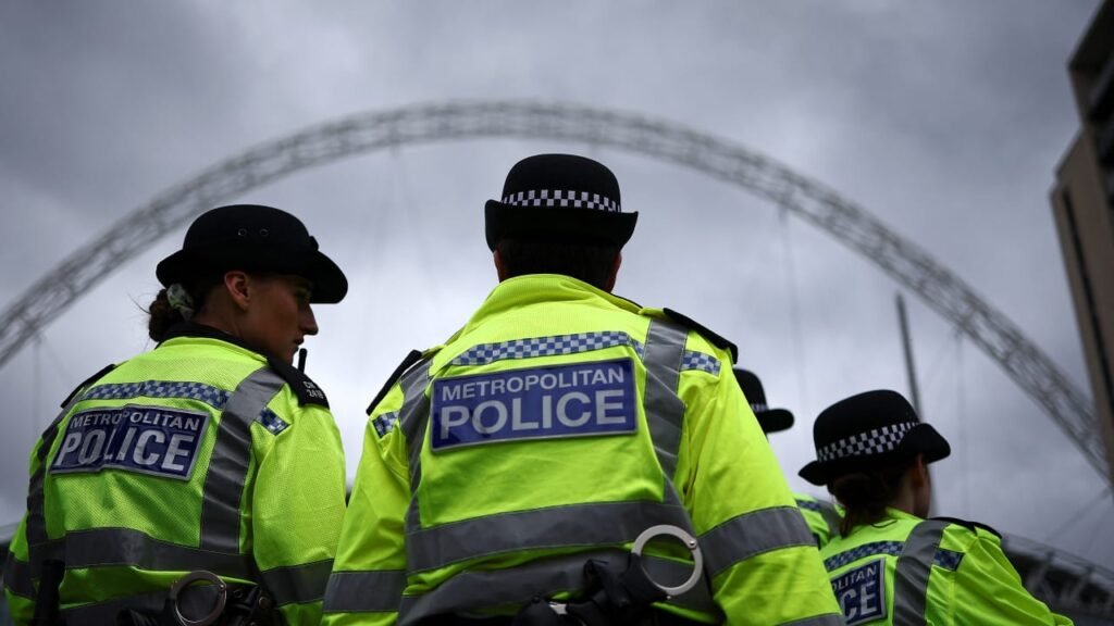 Four Men Injured in Stabbing Incident at London’s Covent Garden, Woman Arrested