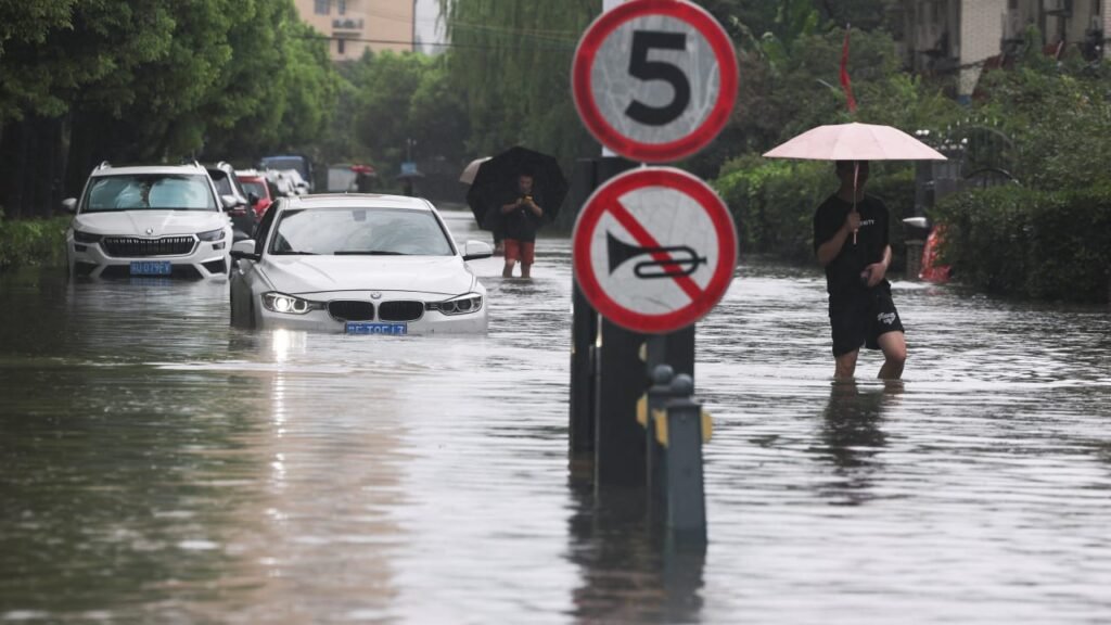 Typhoon Dolphin Floods Shanghai, Forces Cancellation of Nearly 1,000 Flights