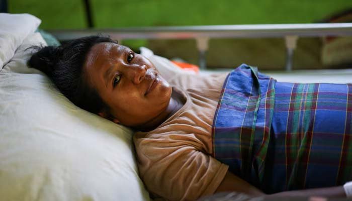 Indonesian Mother Gives Birth During 7.7 Quake as Doctors Operate by Flashlight