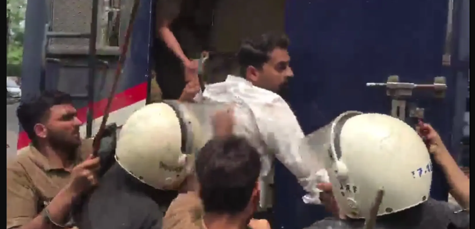 Four Lahore Policemen Suspended After Alleged Assault on TV Reporter Lahore Police reporter assault
