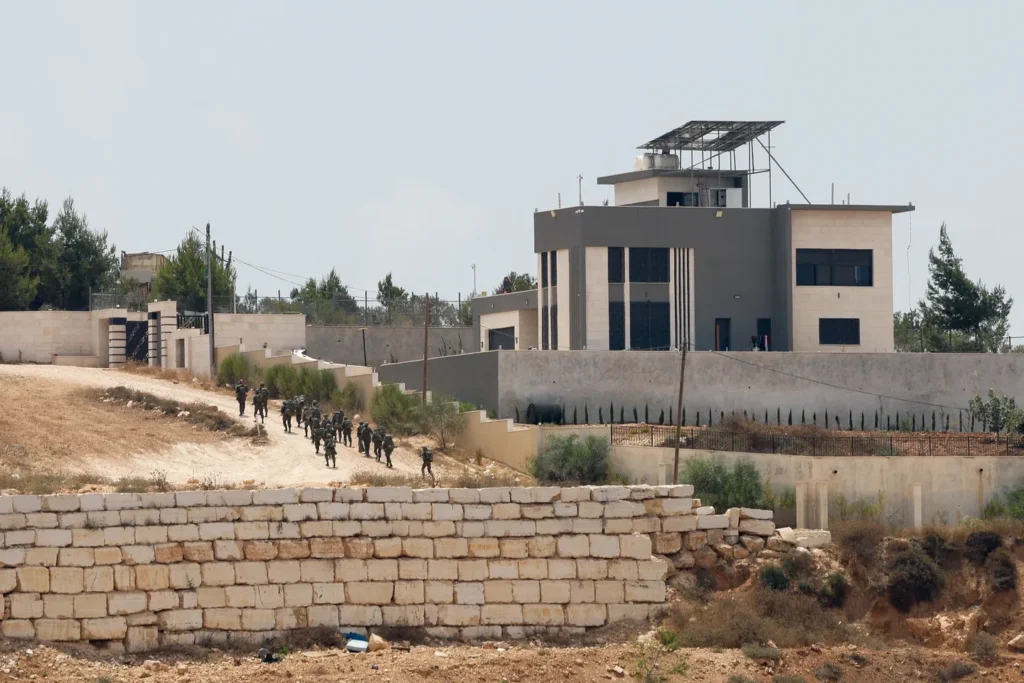 Israeli Forces Detain Several Syrians During Incursion Into Daraa Countryside