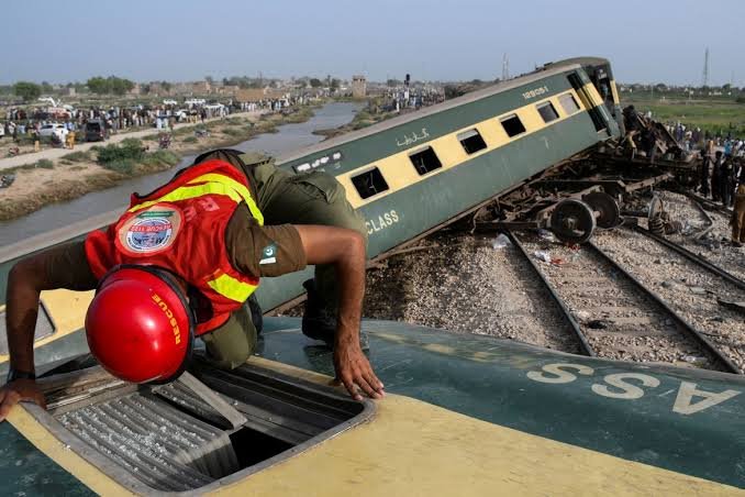Hazara Express Derails Near Lodhran After Brake Failure