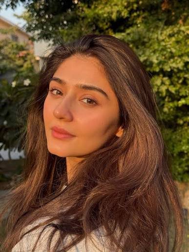 Amna Isani’s Comments on Durefishan Saleem Ignite Debate Over Beauty and Acting Talent