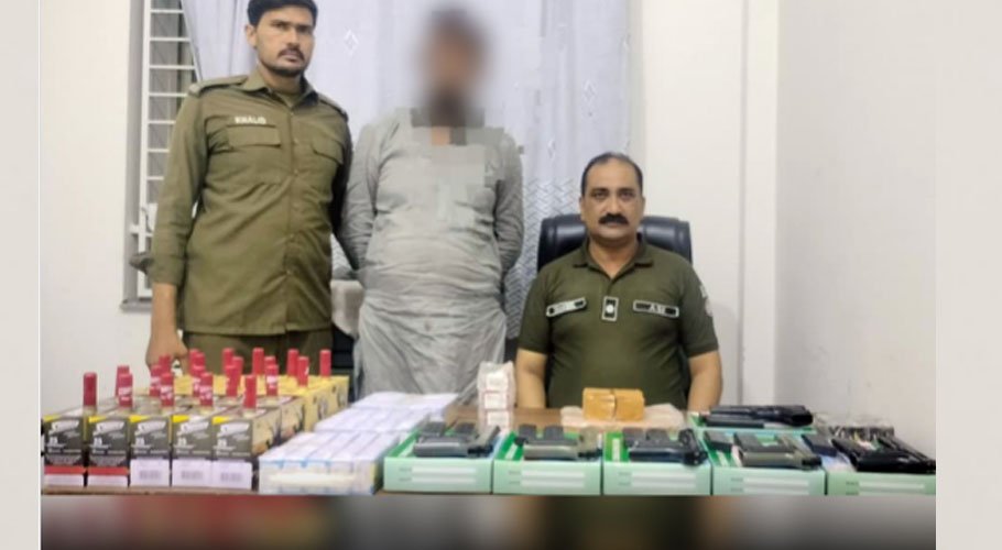 Online Weapons Sale Foiled in Lahore: Pistols Recovered Online Weapons Sale Foiled in Lahore: Pistols Recovered