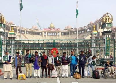 25 Pakistani Prisoners Return Home Through Wagah-Attari Border After Release in India