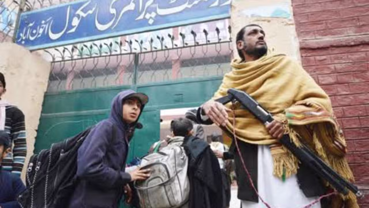 Around 4,000 Government School Guards Dismissed, Workers Stage Protest