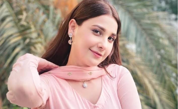 Hina Altaf Shares Candid Throwback With Fans Hina Altaf
