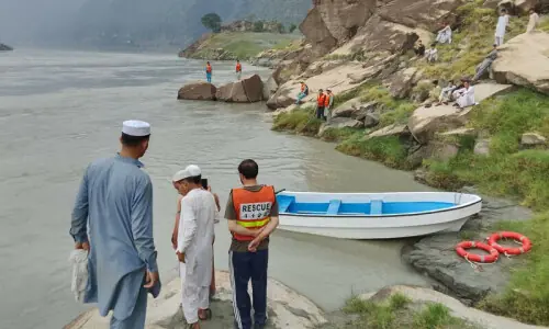 Bodies Of Three Fishermen Recovered After Karachi Boat Capsizes Bodies Of Three Fishermen Recovered After Karachi Boat Capsizes