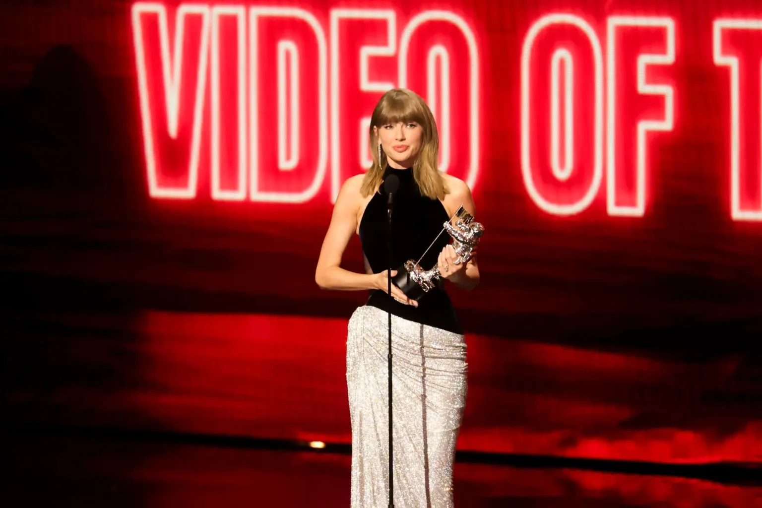 Taylor Swift Makes VMA History With Record-Breaking 31st Win