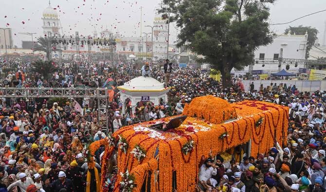 Sikhs Gather at Kartarpur for Guru Nanak Anniversary Sikhs Gather at Kartarpur for Guru Nanak Anniversary