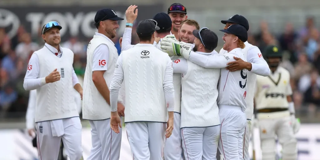 England Complete 3-0 Test Whitewash Despite Pakistan Scare England Complete 3-0 Test Whitewash Despite Pakistan Scare
