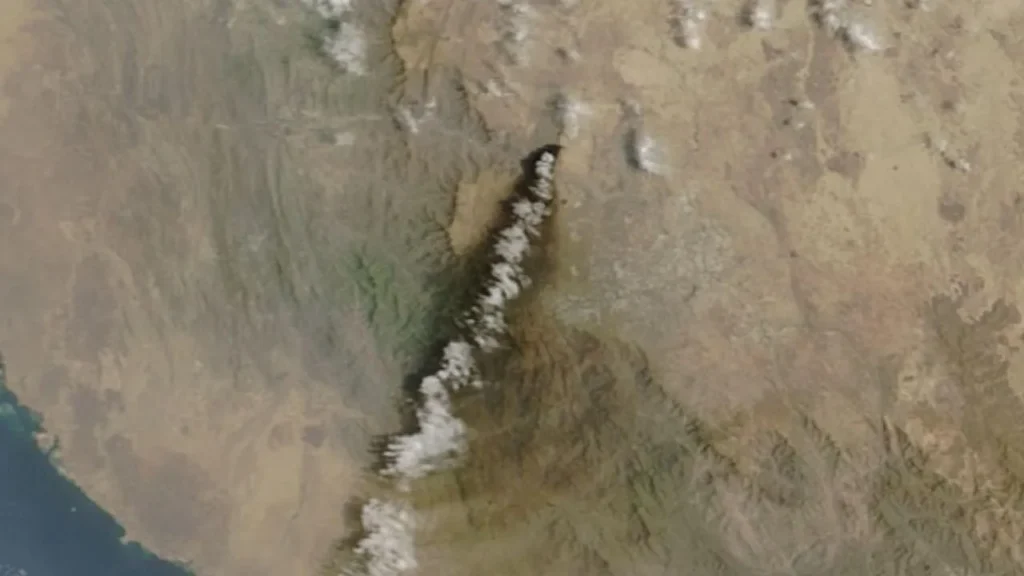 Houthis Claim Attacks on Saudi Airbase in Khamis Mushait and Aramco Facilities in Yanbu