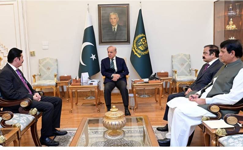 PM Shehbaz Reviews KP Political Situation, Pledges Continued Support for Province