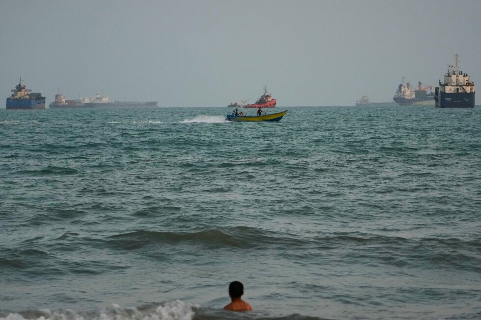 Iran Claims Missiles Hit US Warships in Fresh Strait of Hormuz Escalation