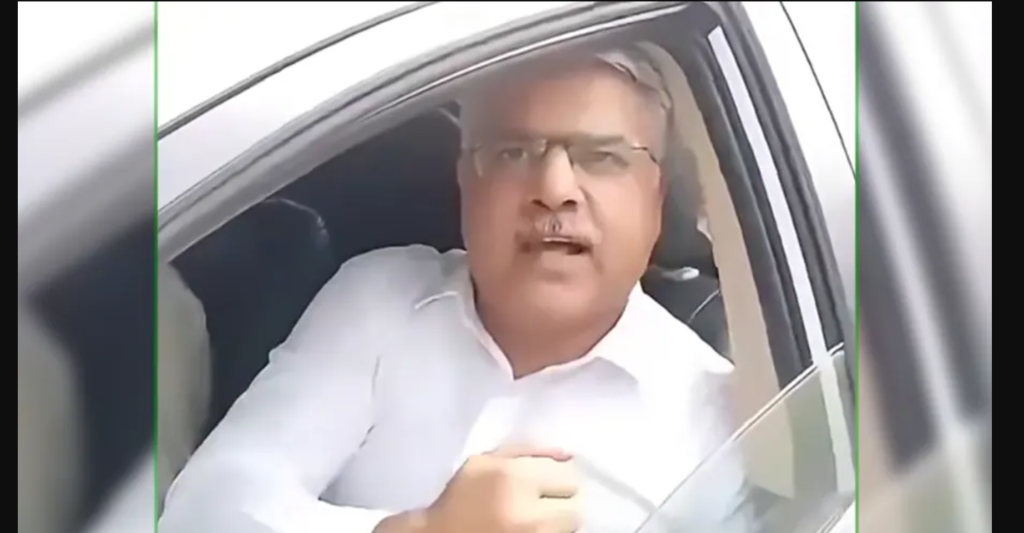 viral video man abusing Pakistan