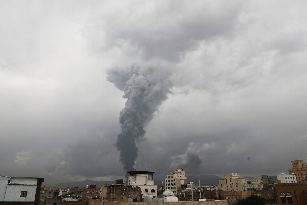 Explosions Rock Sanaa As Houthis Report Saudi Airstrikes Airstrike Explosions