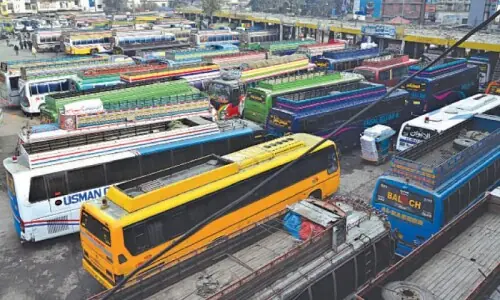 Lahore Seals All Bus Terminals as Intercity Travel Comes to a Halt