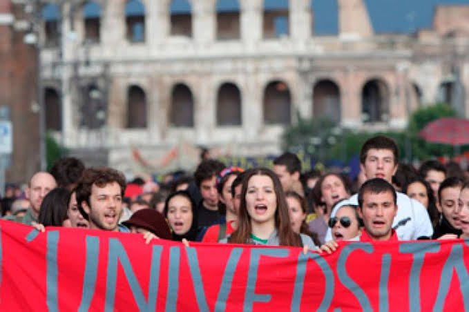 Italy Faces Nationwide Student Protests as Teenagers Demand Education Funding, Housing Support and Lower Living Costs