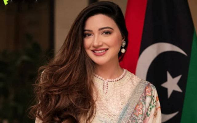 From Showbiz to Politics! Aymen Saleem Joins PPP, Reveals Benazir Bhutto as Her Biggest Inspiration