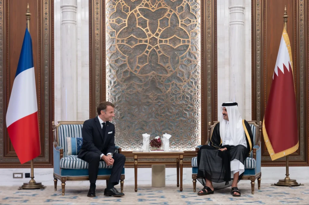 Macron Meets Qatar’s Emir to Discuss Defence and Strait of Hormuz Crisis