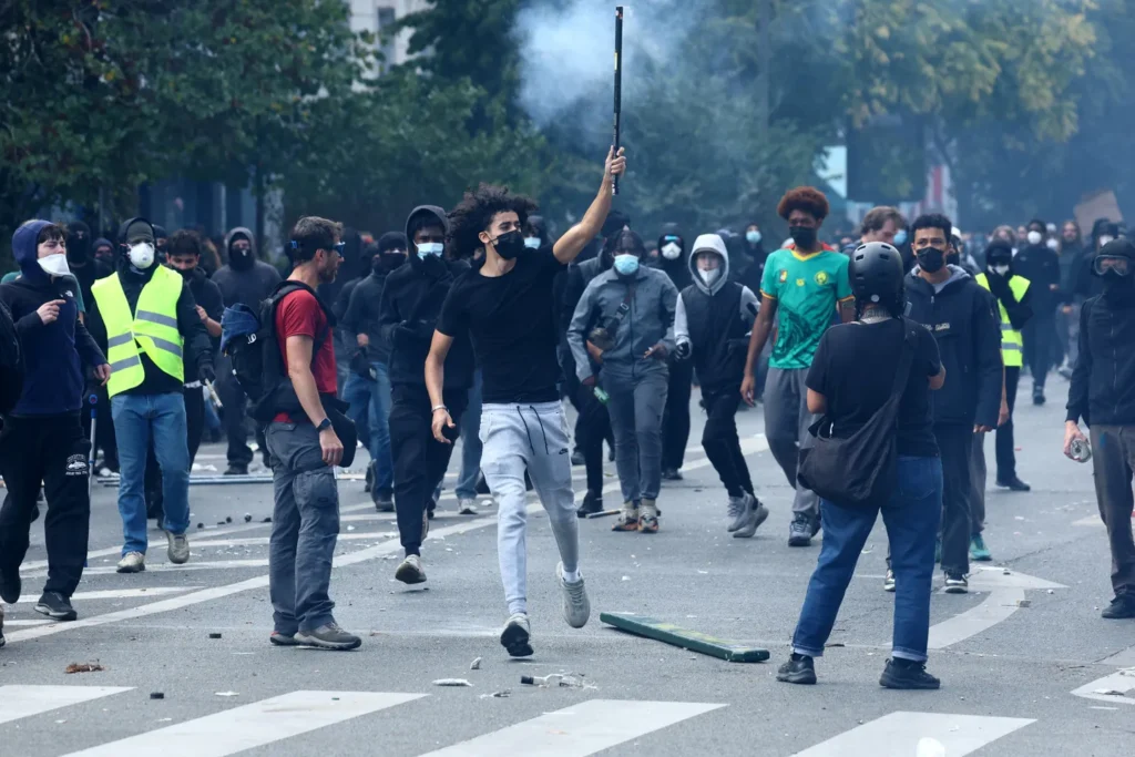 Quarter Million Protest Across France Over School Conditions