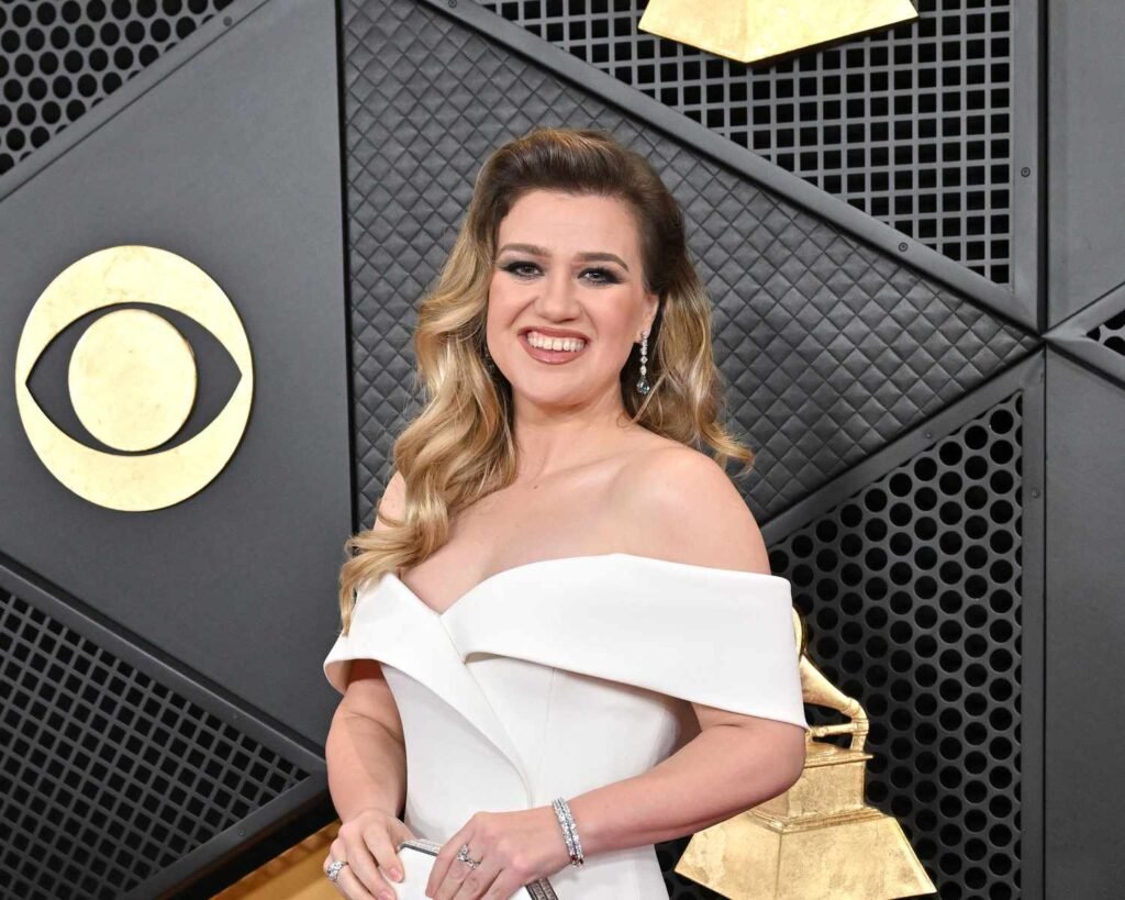 Kelly Clarkson Wants Separate Music Charts for AI Artists Kelly Clarkson Wants Separate Music Charts for AI Artists