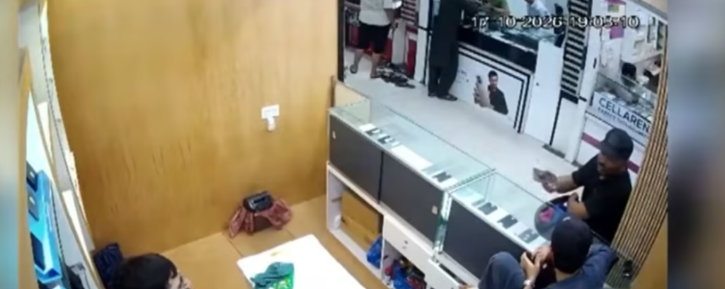 Karachi mobile shop robbery