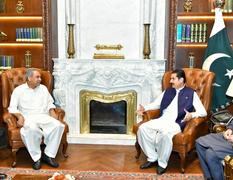 Interior Minister and KP Governor hold crucial meeting as PTI starts Islamabad march Interior Minister and KP Governor hold crucial meeting as PTI starts Islamabad march
