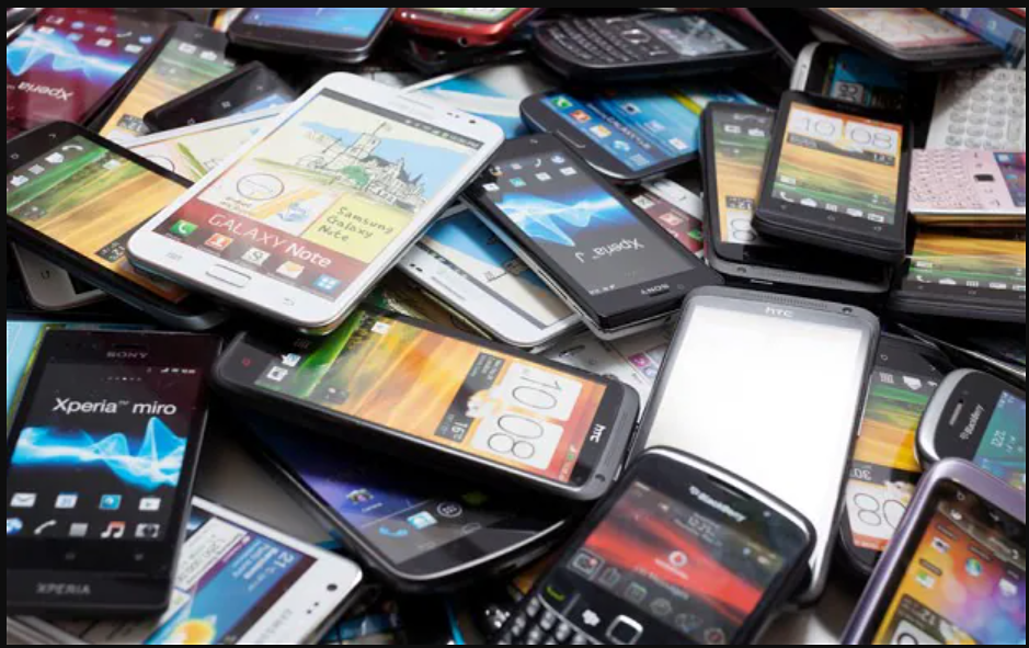50 Women Arrive for Jobs, Lose Their Phones: What Happened at Karachi Farmhouse? phone theft