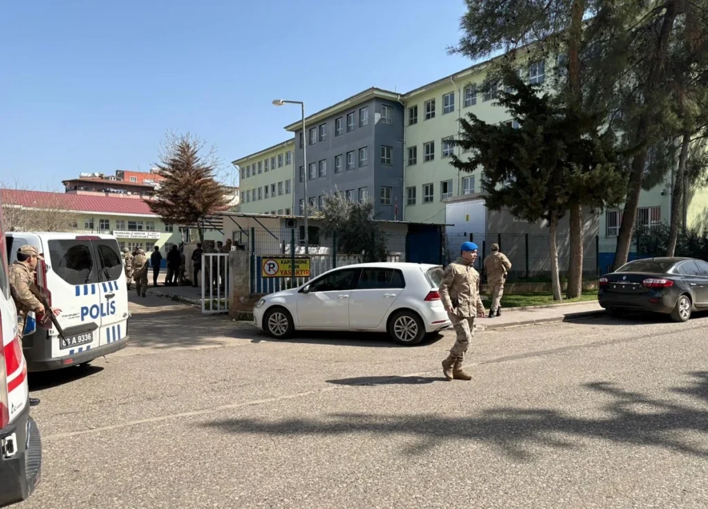 Eight Students Injured in Istanbul School Knife Attack, Teen Suspect Detained